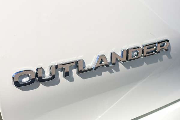 2024 Mitsubishi Outlander ES ZM