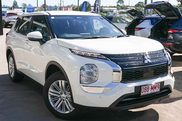 2024 Mitsubishi Outlander ES ZM