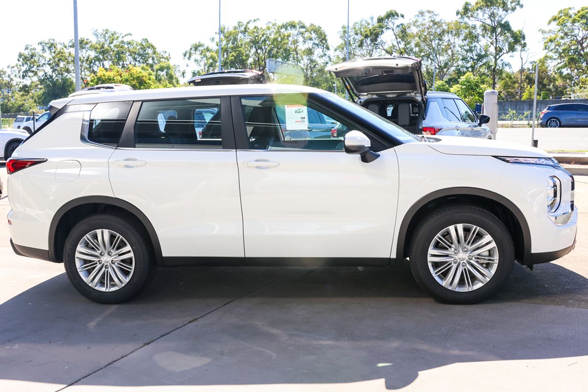 2024 Mitsubishi Outlander ES ZM