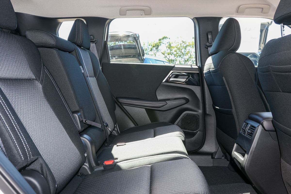 2024 Mitsubishi Outlander ES ZM