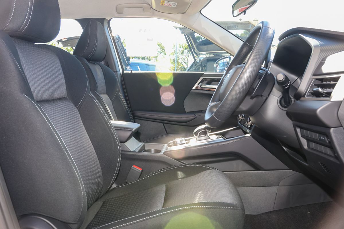 2024 Mitsubishi Outlander ES ZM