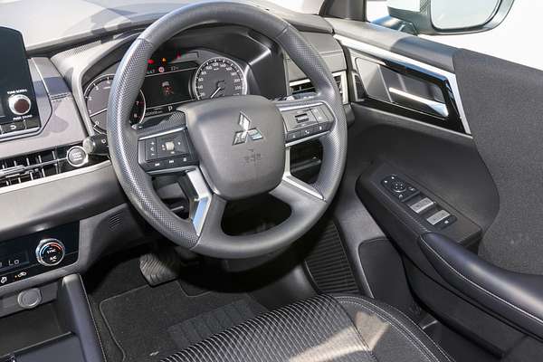 2024 Mitsubishi Outlander ES ZM