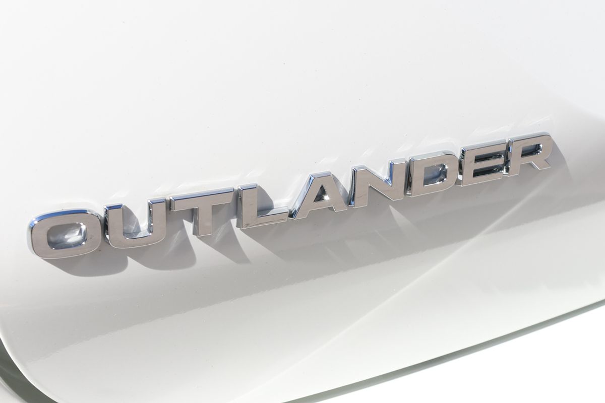 2024 Mitsubishi Outlander ES ZM