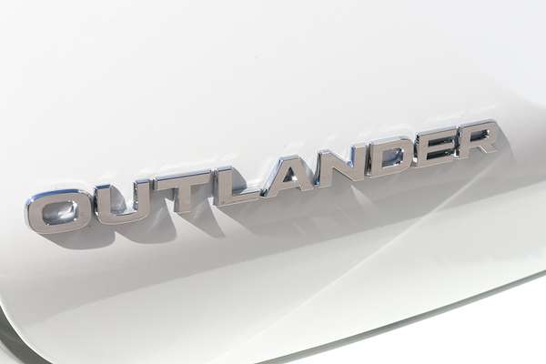 2024 Mitsubishi Outlander ES ZM