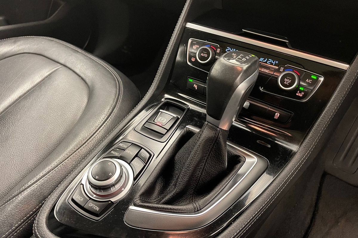 2015 BMW 2 Series 218i Sport Line F45