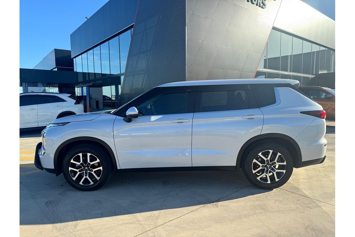2022 Mitsubishi Outlander ES ZM