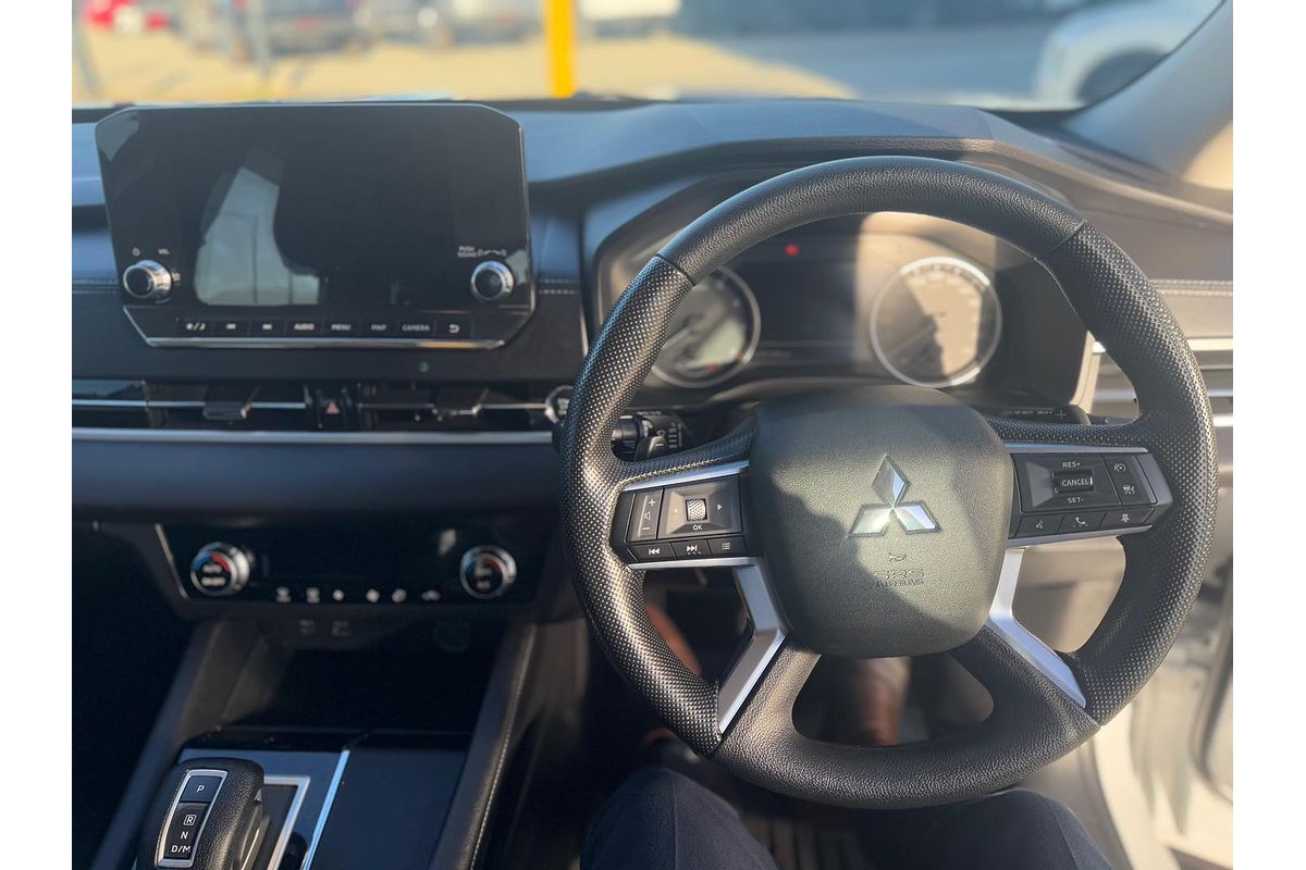 2022 Mitsubishi Outlander ES ZM
