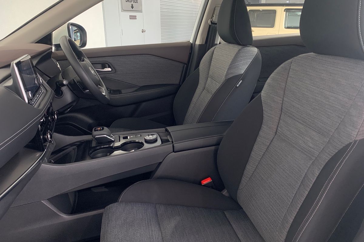 2025 Nissan X-TRAIL ST T33