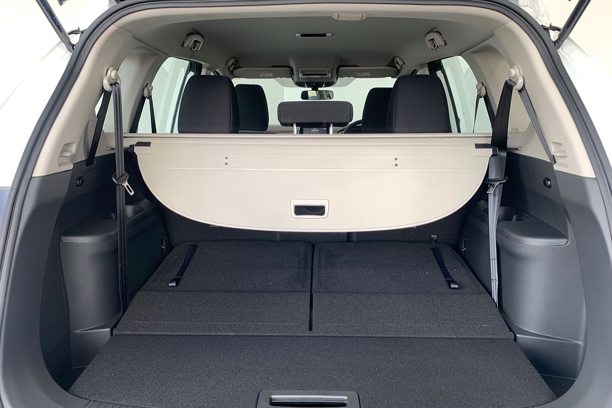 2025 Nissan X-TRAIL ST T33