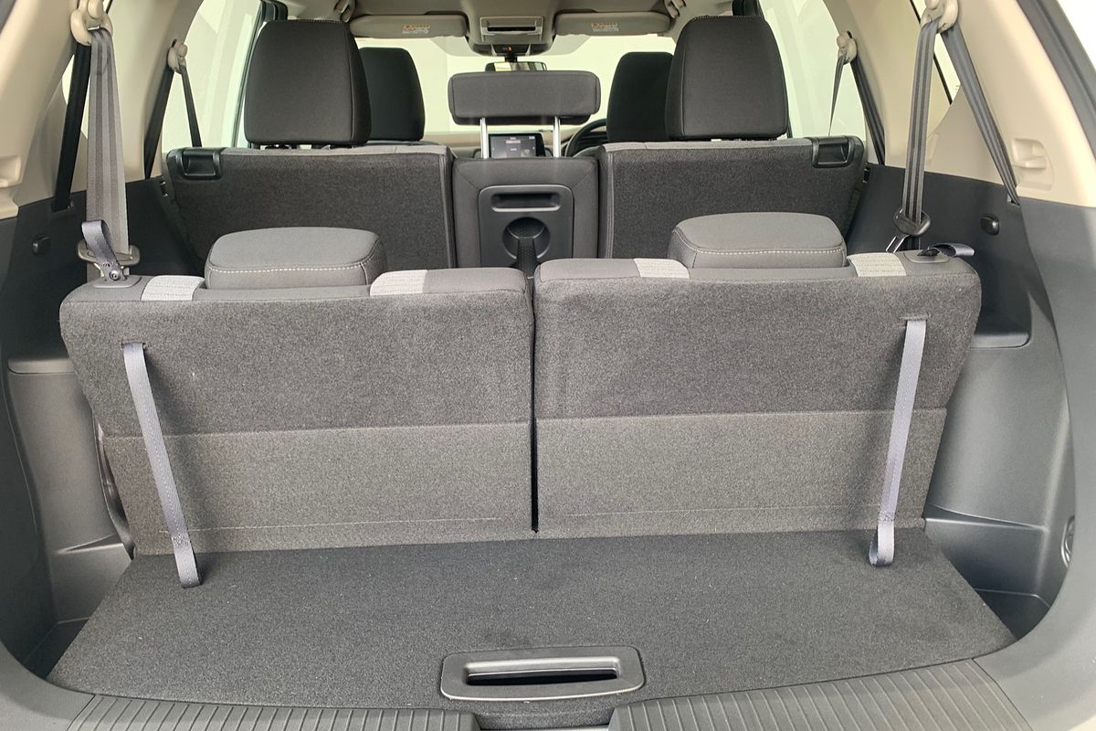 2025 Nissan X-TRAIL ST T33