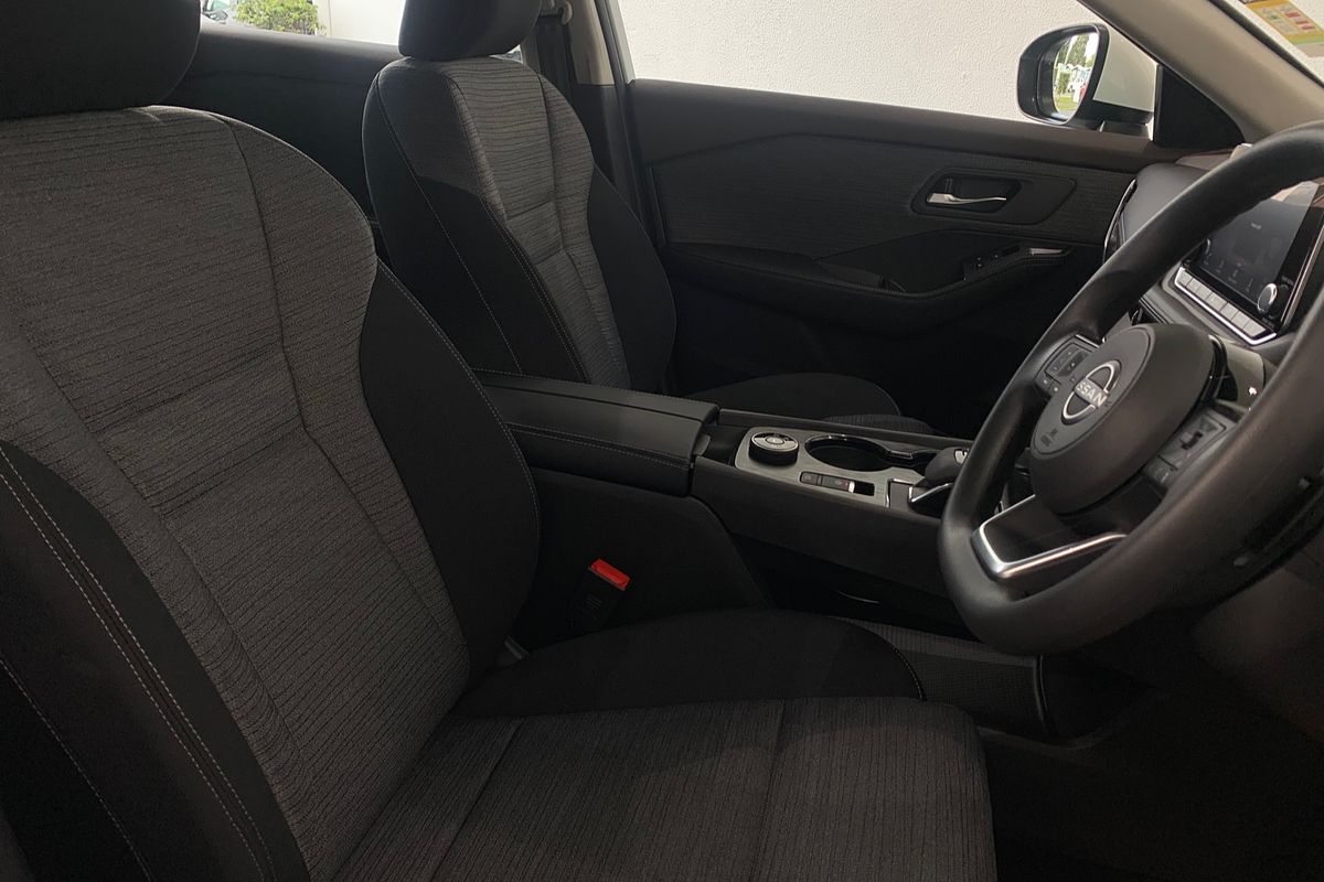 2025 Nissan X-TRAIL ST T33