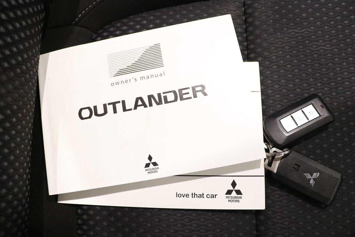 2017 Mitsubishi Outlander LS Safety Pack ZK
