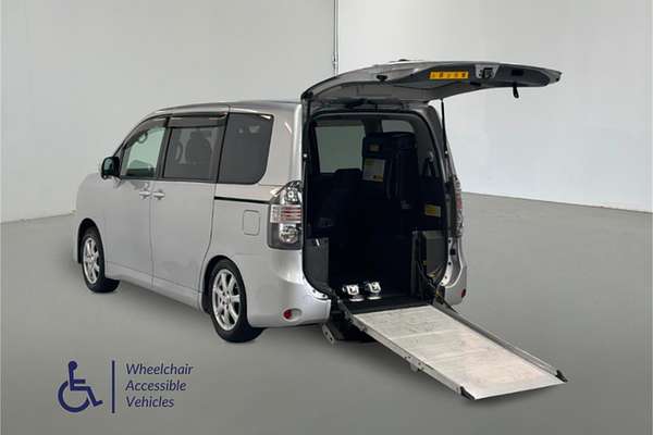 2009 Toyota Voxy Welcab (Slope Type 1)