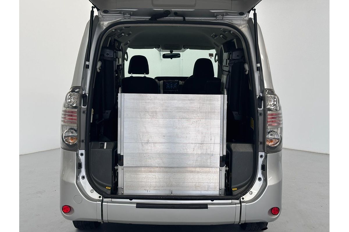 2009 Toyota Voxy Welcab (Slope Type 1)