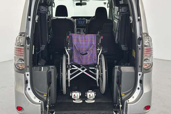 2009 Toyota Voxy Welcab (Slope Type 1)