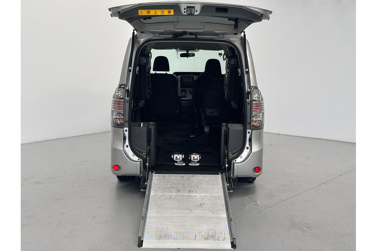 2009 Toyota Voxy Welcab (Slope Type 1)