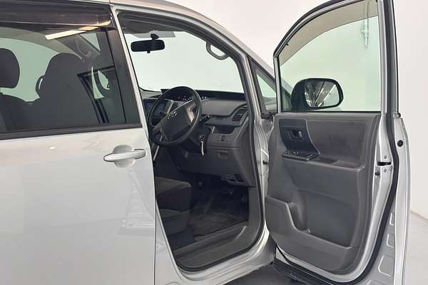 2009 Toyota Voxy Welcab (Slope Type 1)