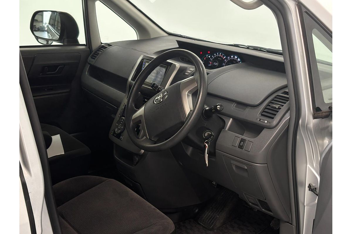 2009 Toyota Voxy Welcab (Slope Type 1)