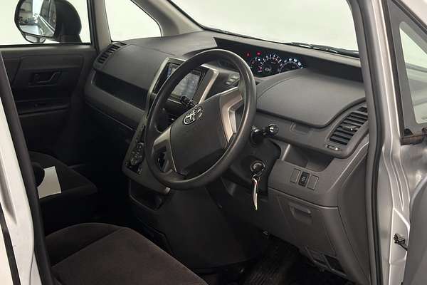2009 Toyota Voxy Welcab (Slope Type 1)