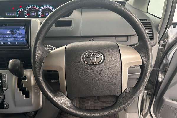 2009 Toyota Voxy Welcab (Slope Type 1)