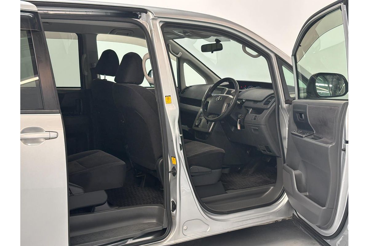2009 Toyota Voxy Welcab (Slope Type 1)