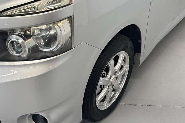 2009 Toyota Voxy Welcab (Slope Type 1)