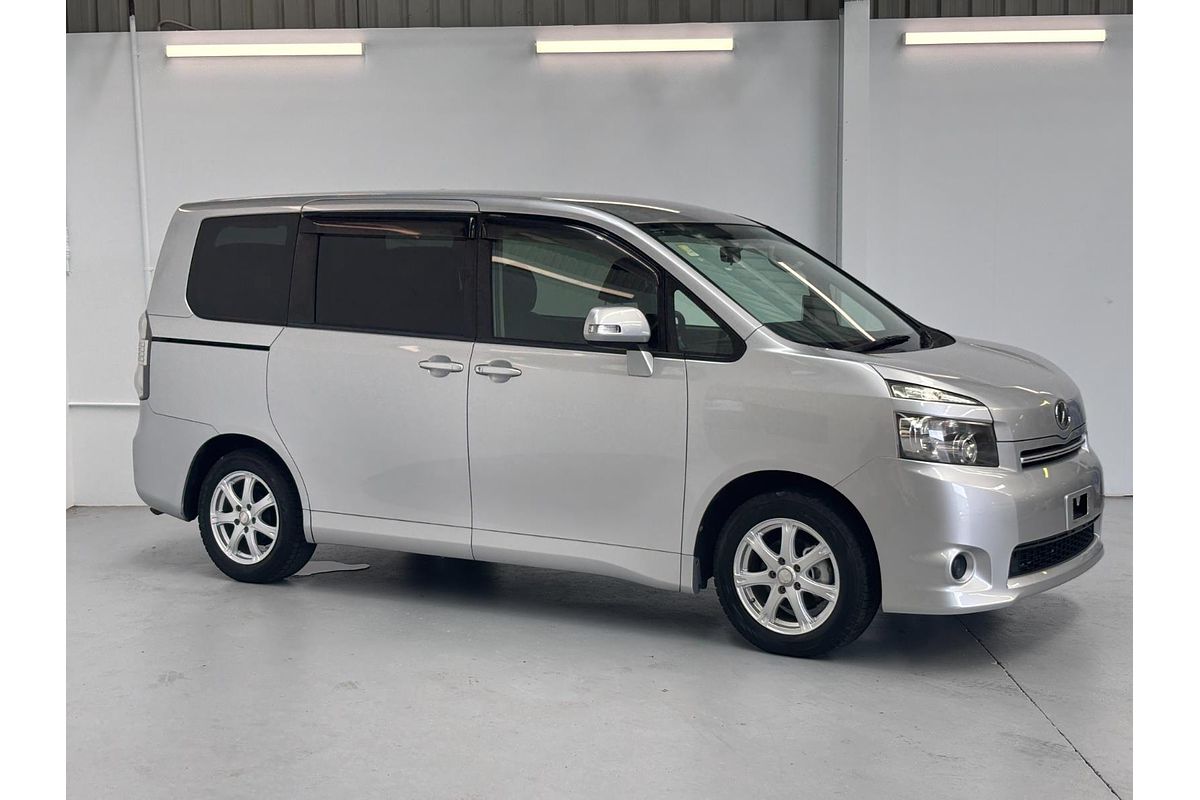 2009 Toyota Voxy Welcab (Slope Type 1)