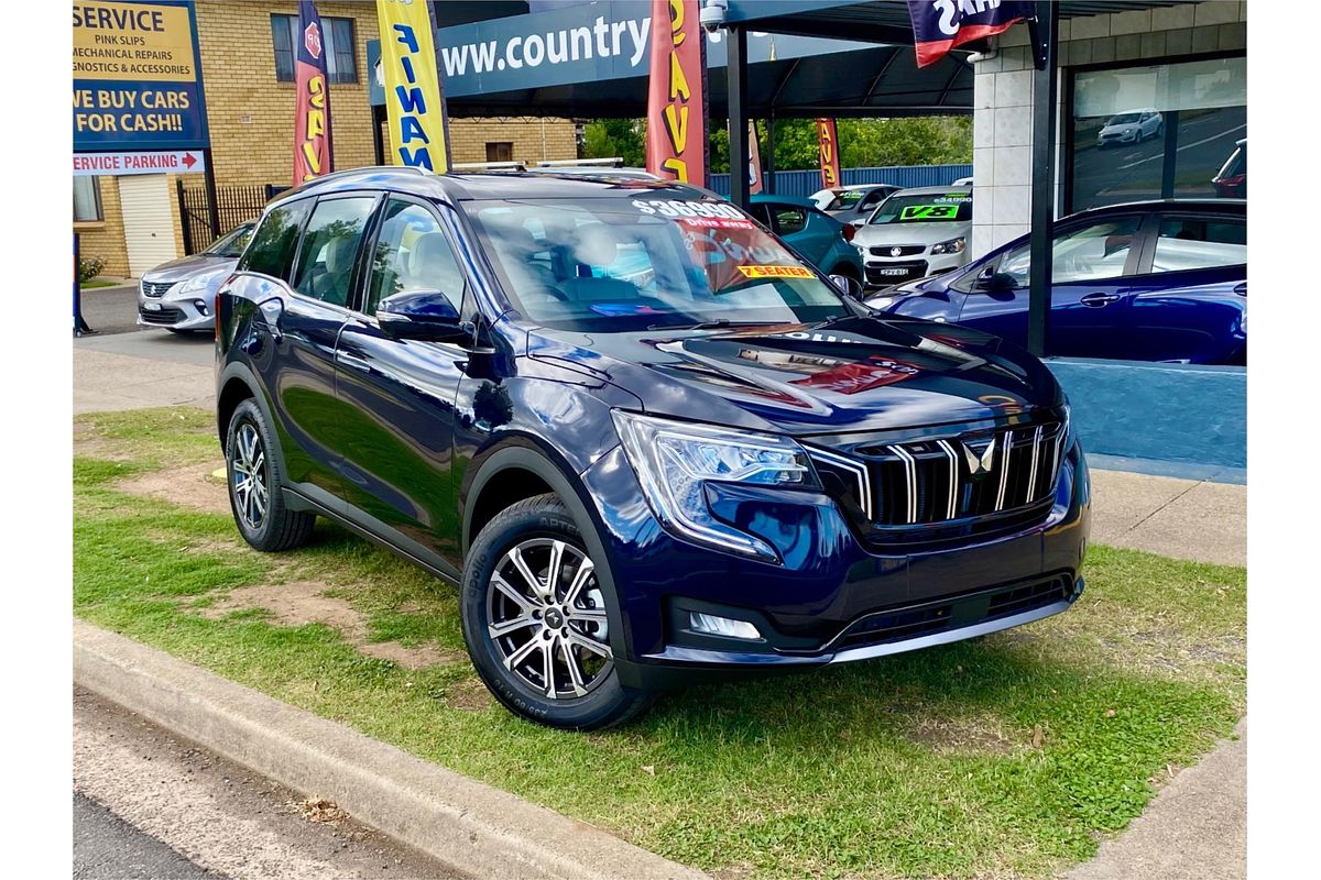 2023 Mahindra XUV700 AX7L