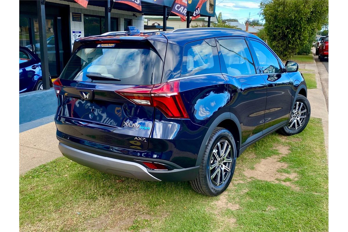 2023 Mahindra XUV700 AX7L