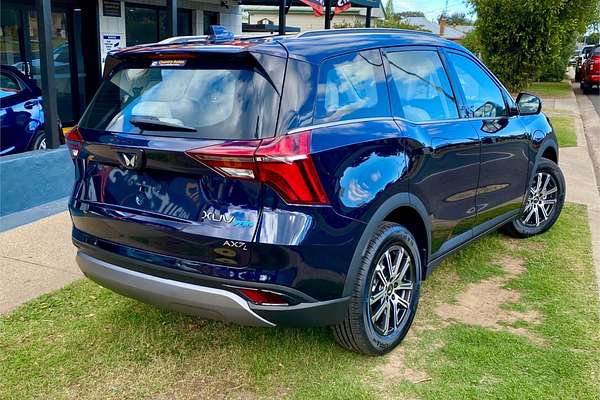 2023 Mahindra XUV700 AX7L