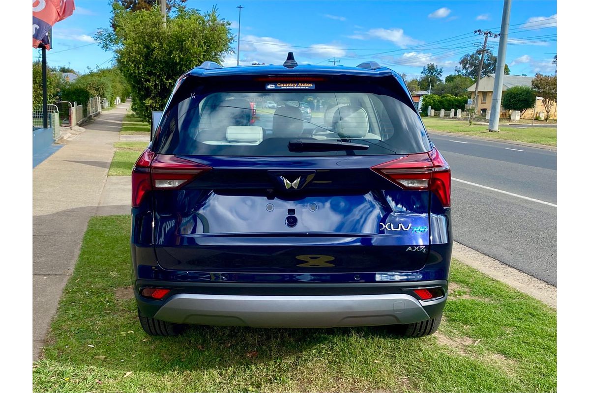 2023 Mahindra XUV700 AX7L
