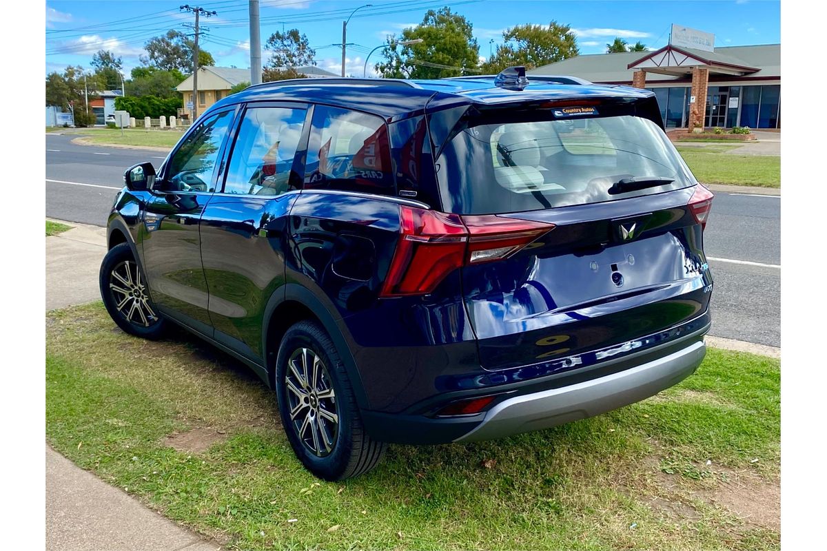 2023 Mahindra XUV700 AX7L