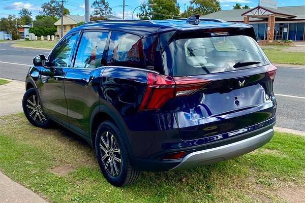 2023 Mahindra XUV700 AX7L