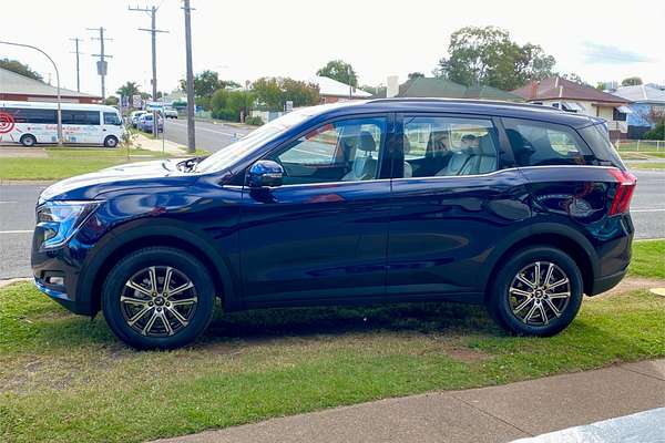 2023 Mahindra XUV700 AX7L