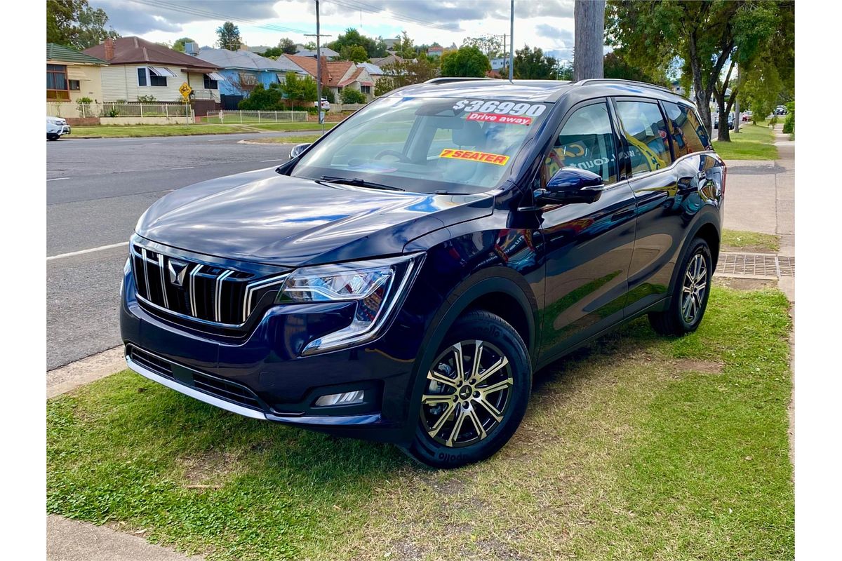 2023 Mahindra XUV700 AX7L