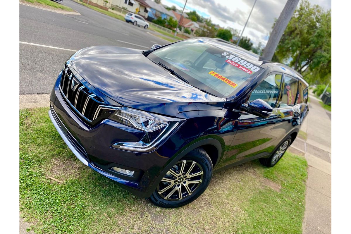 2023 Mahindra XUV700 AX7L