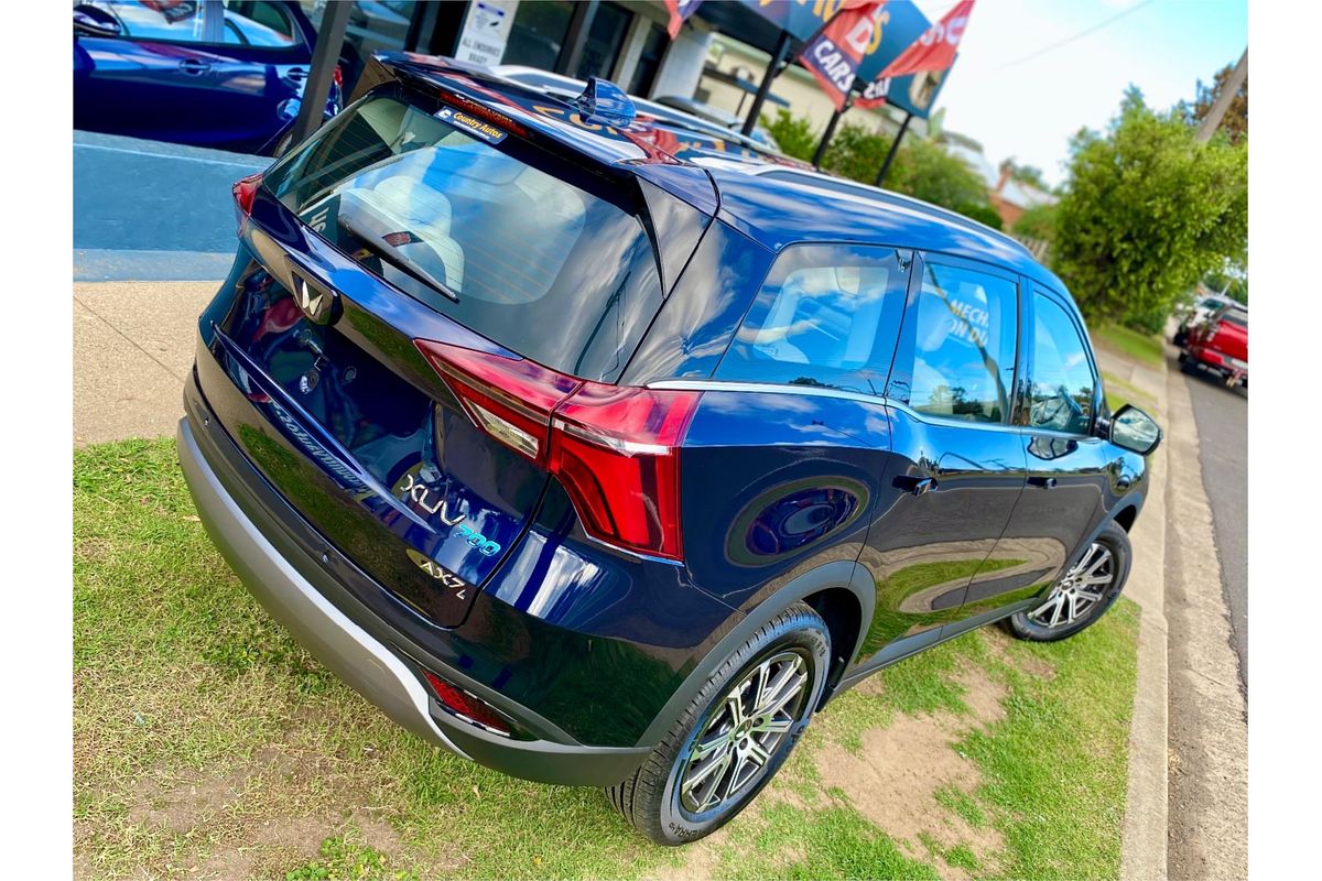 2023 Mahindra XUV700 AX7L