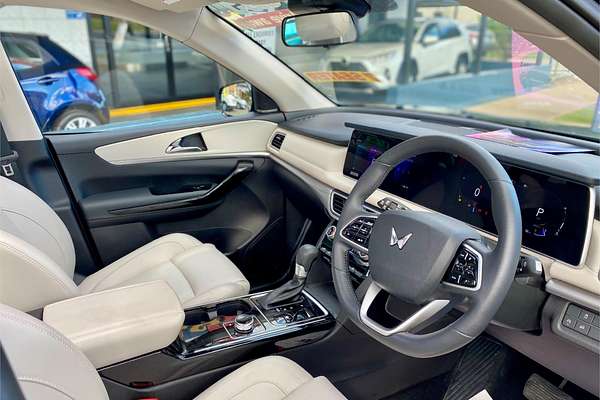 2023 Mahindra XUV700 AX7L