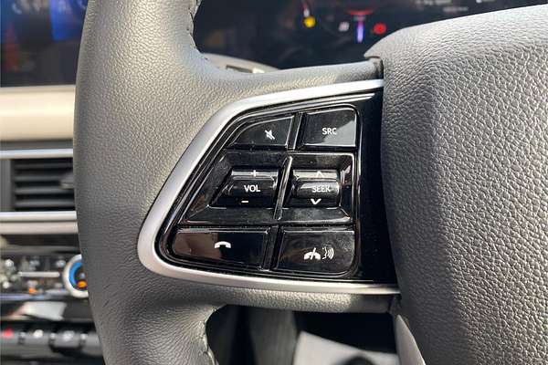2023 Mahindra XUV700 AX7L
