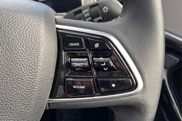 2023 Mahindra XUV700 AX7L