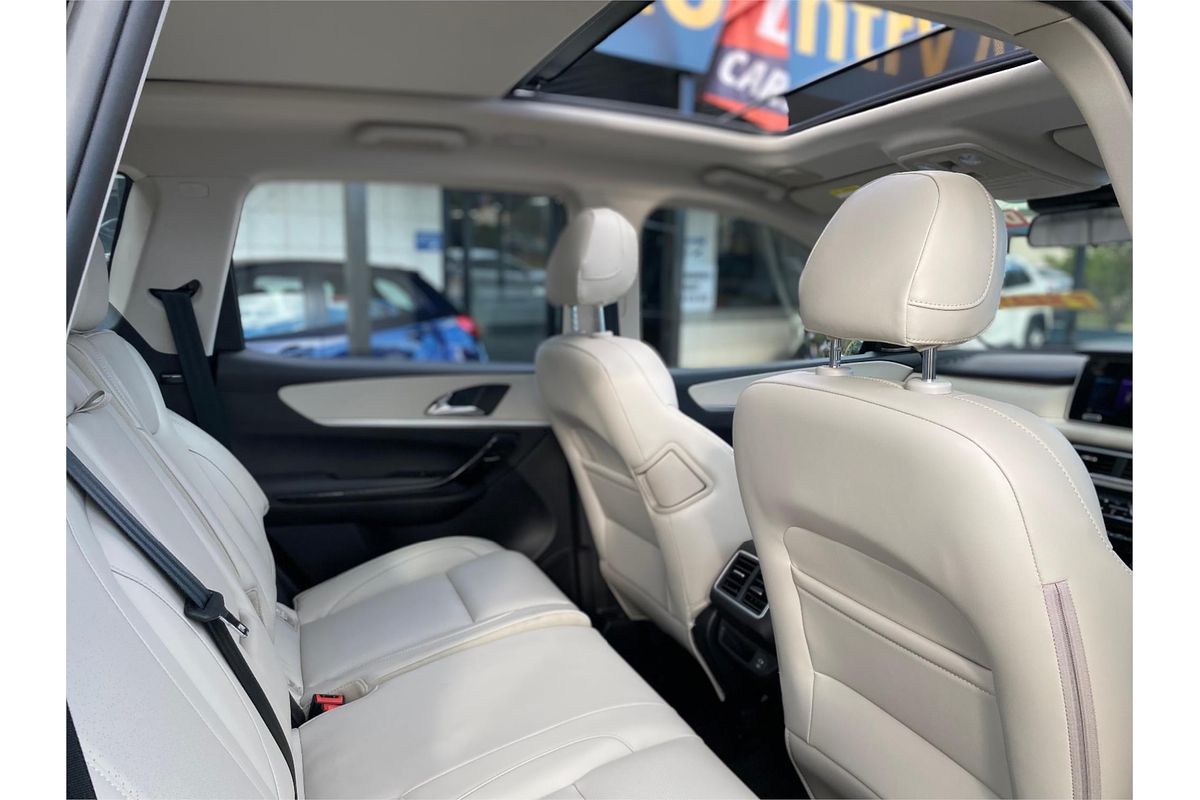 2023 Mahindra XUV700 AX7L