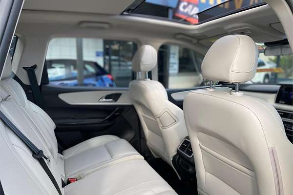 2023 Mahindra XUV700 AX7L