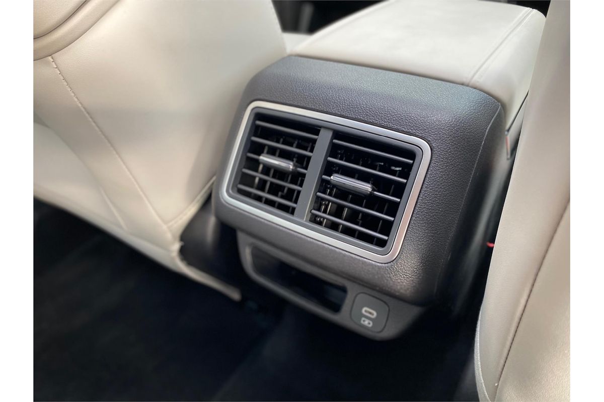 2023 Mahindra XUV700 AX7L