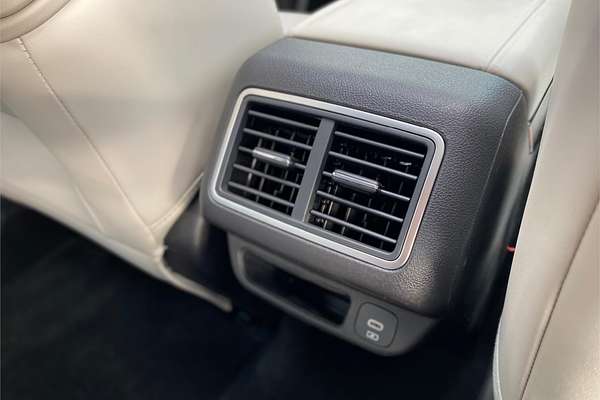 2023 Mahindra XUV700 AX7L