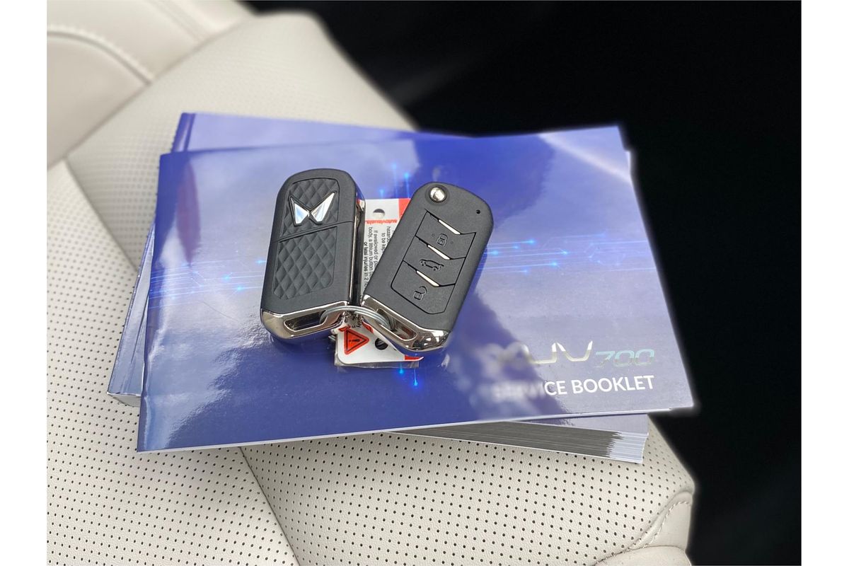 2023 Mahindra XUV700 AX7L