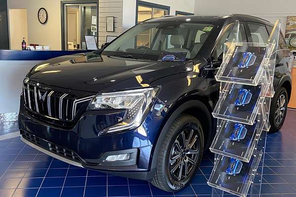 2023 Mahindra XUV700 AX7L