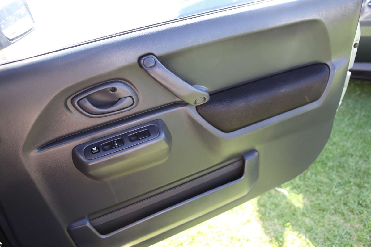 2016 Suzuki Jimny Sierra SN413 T6