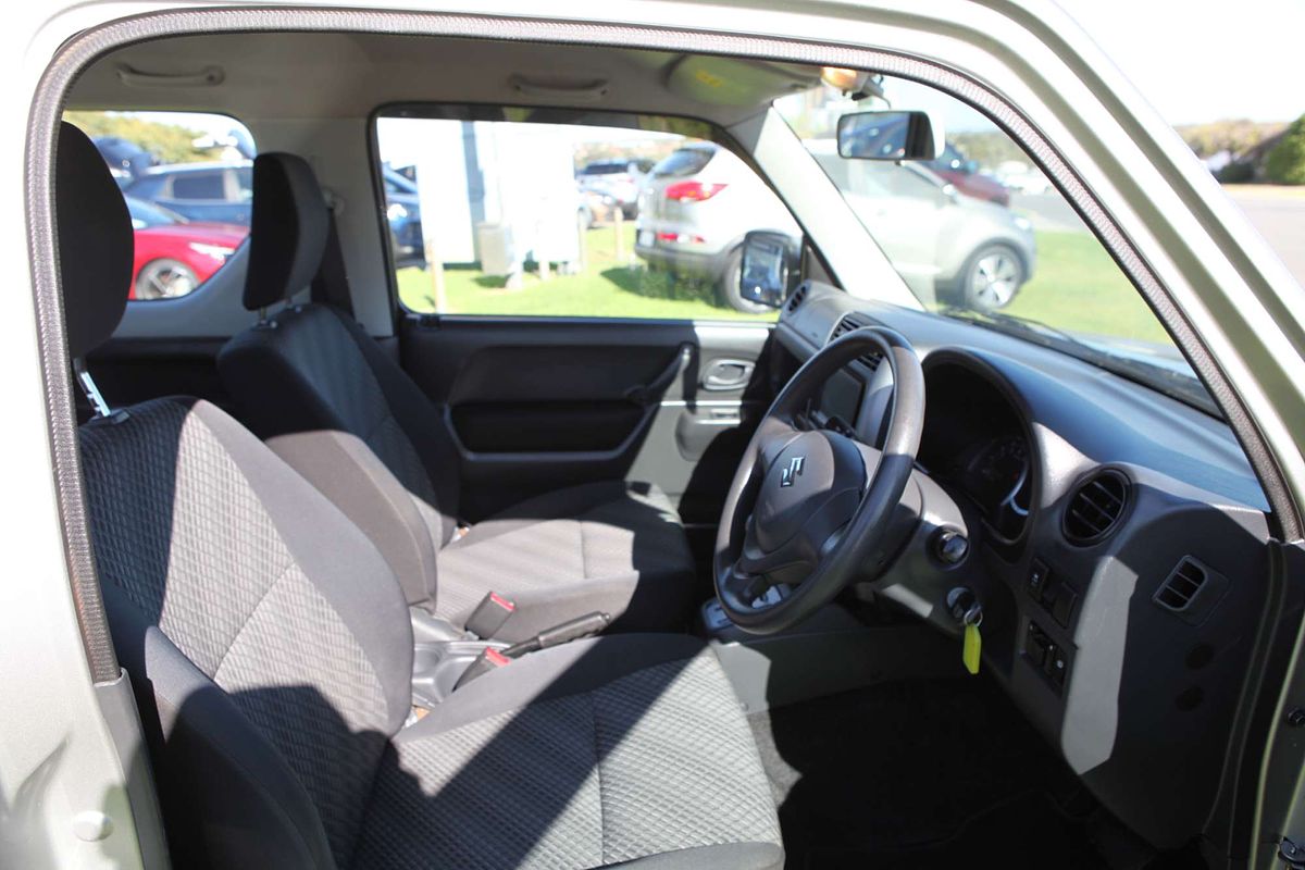 2016 Suzuki Jimny Sierra SN413 T6