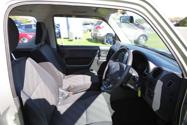2016 Suzuki Jimny Sierra SN413 T6