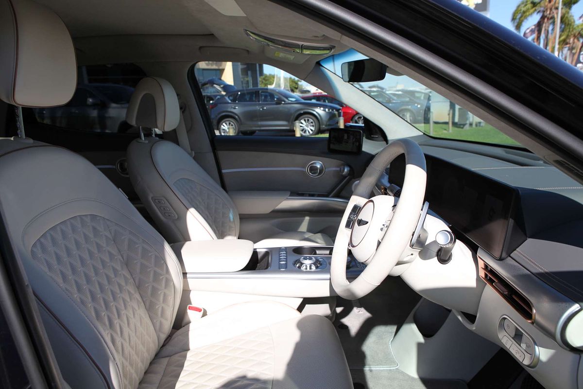 2023 Genesis GV60 AWD JW.V2